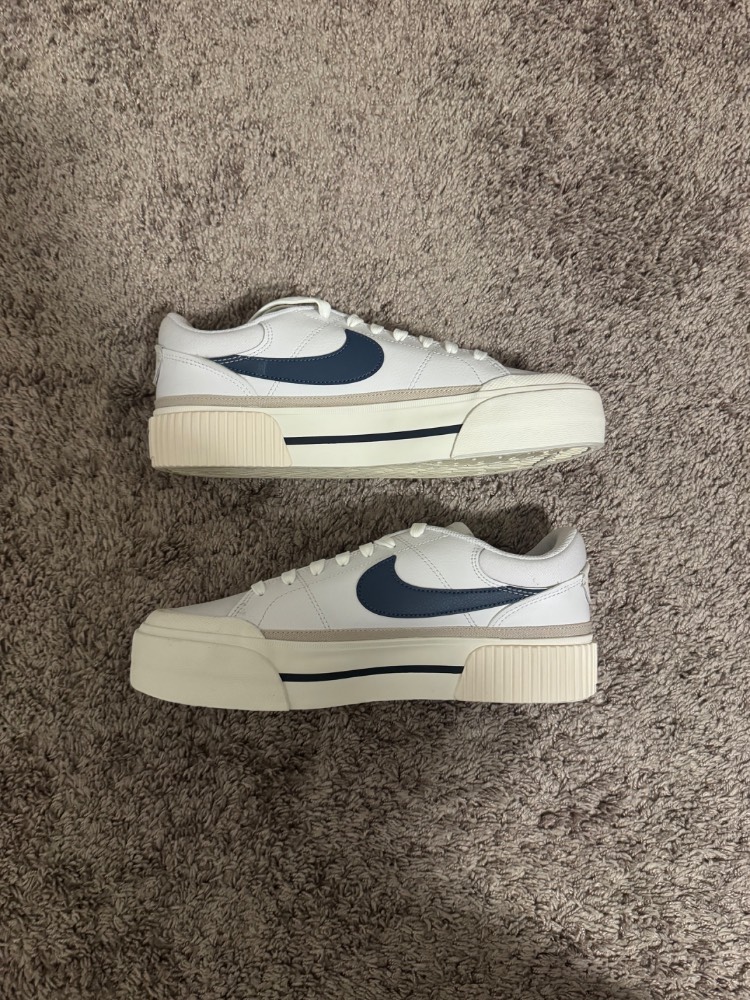 Nike White Low-Top Sneakers - Image 2