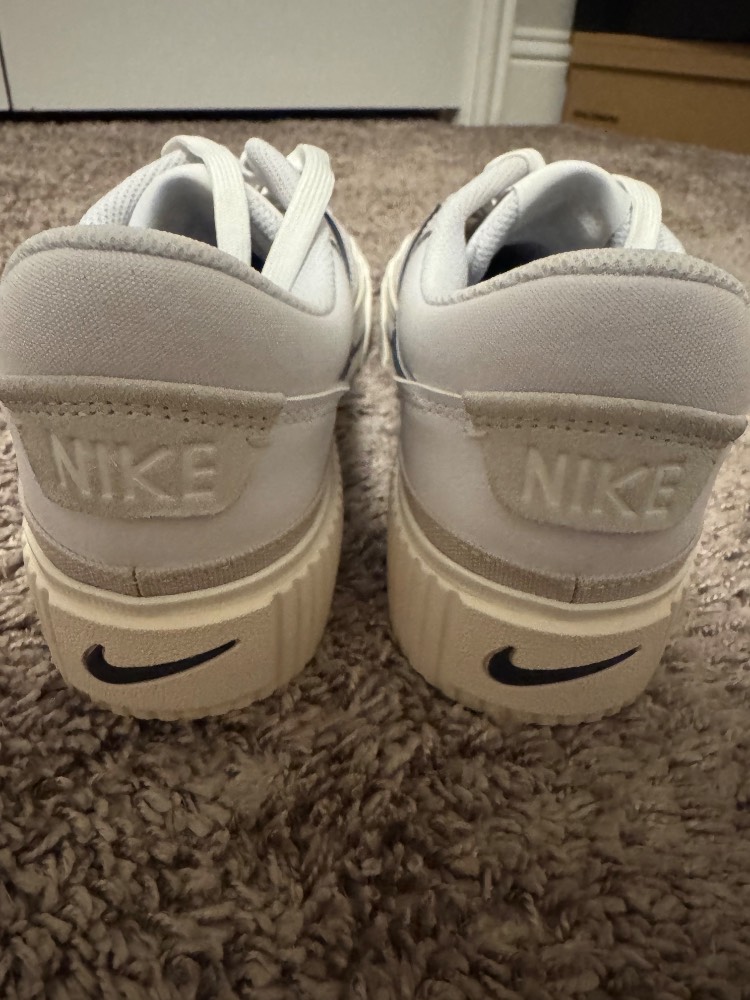 Nike White Low-Top Sneakers - Image 5