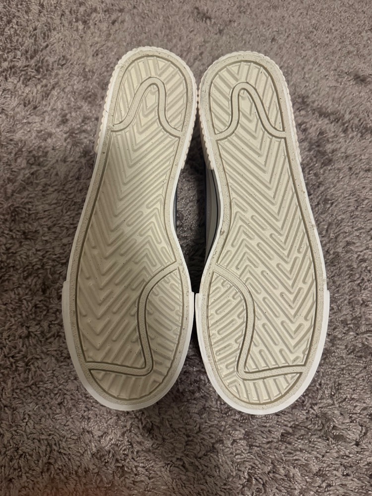 Nike White Low-Top Sneakers - Image 7