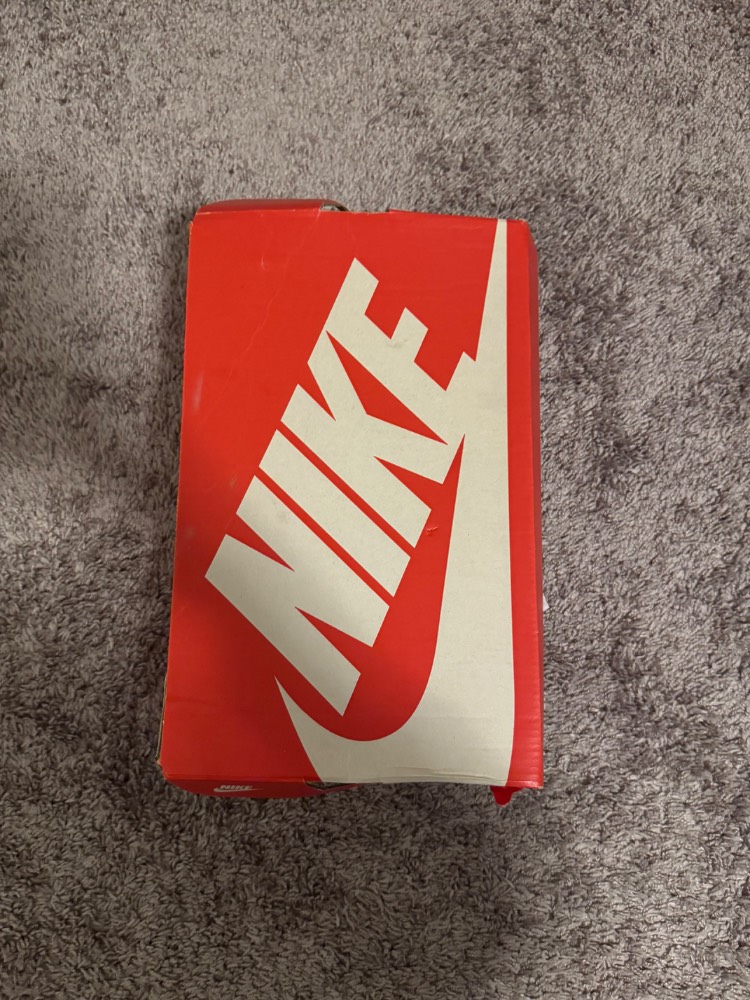 Nike White Low-Top Sneakers - Image 9